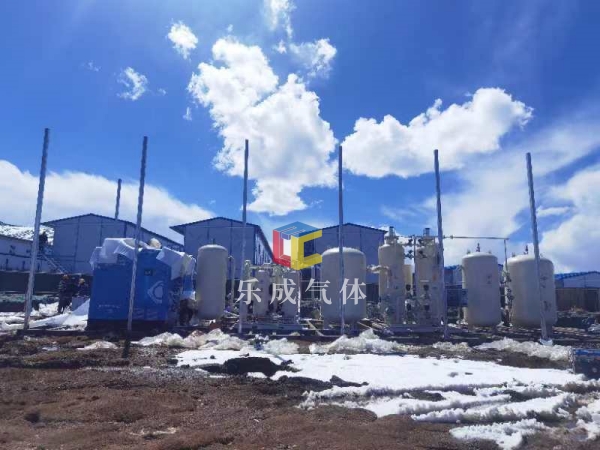 拉妥制氧設(shè)備安裝現(xiàn)場(chǎng).jpg 拉妥制氧設(shè)備安裝現(xiàn)場(chǎng).jpg
