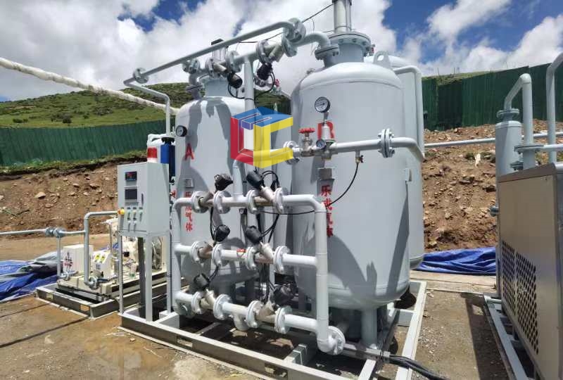 制氧設(shè)備安裝現(xiàn)場(chǎng).jpg 制氧設(shè)備安裝現(xiàn)場(chǎng).jpg