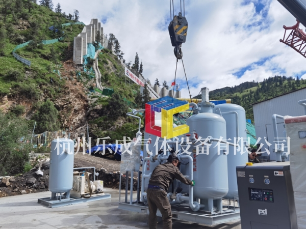 安裝現(xiàn)場(chǎng)2.jpg 安裝現(xiàn)場(chǎng)2.jpg